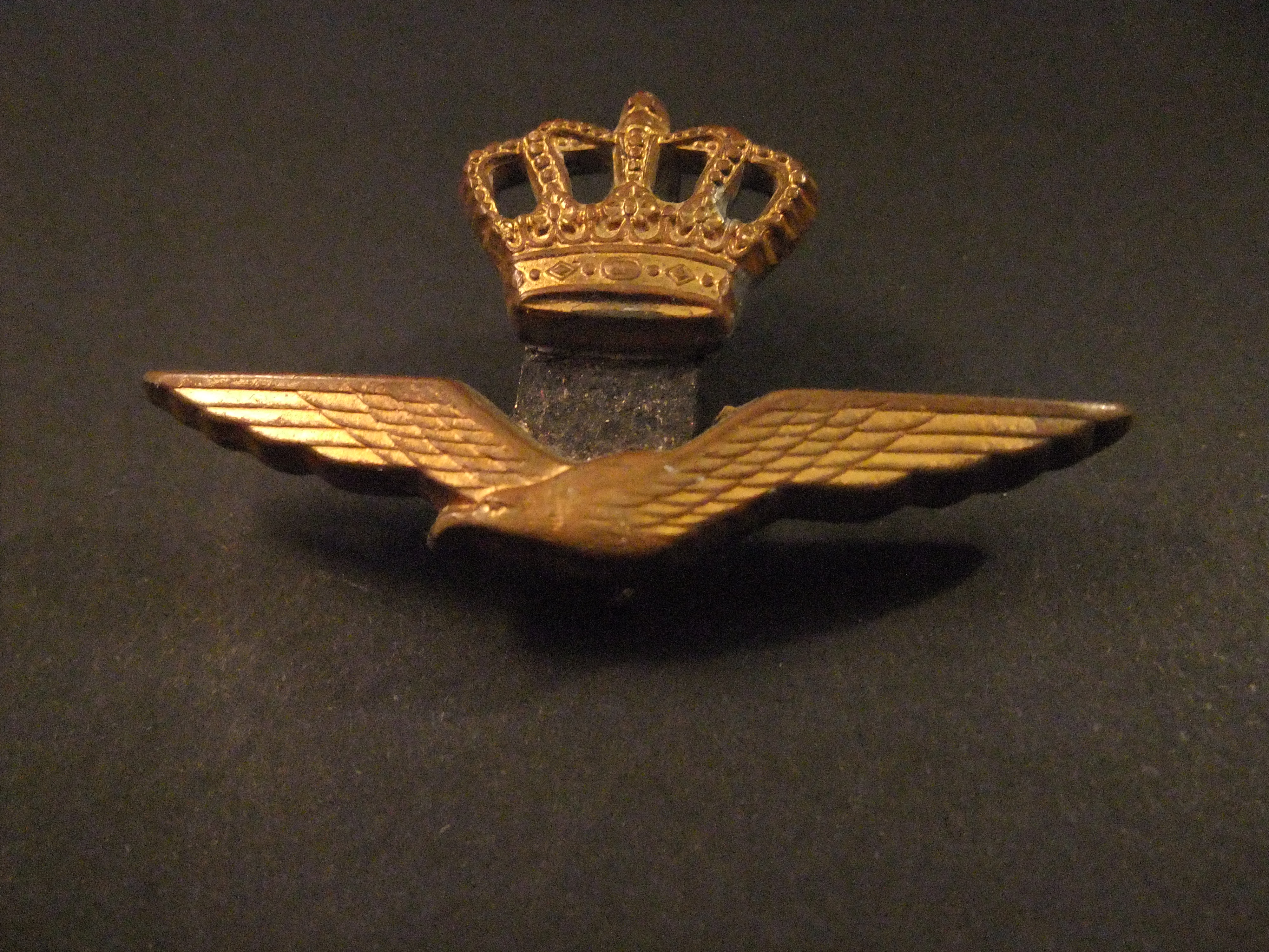 Koninklijke luchtmacht logo KLU (vogel en kroon)